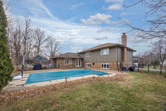 Building Photo - 641 Woods St