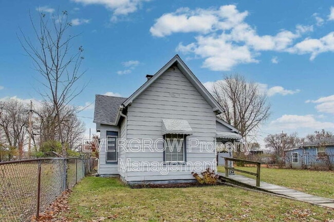 Building Photo - 2219 Hovey St