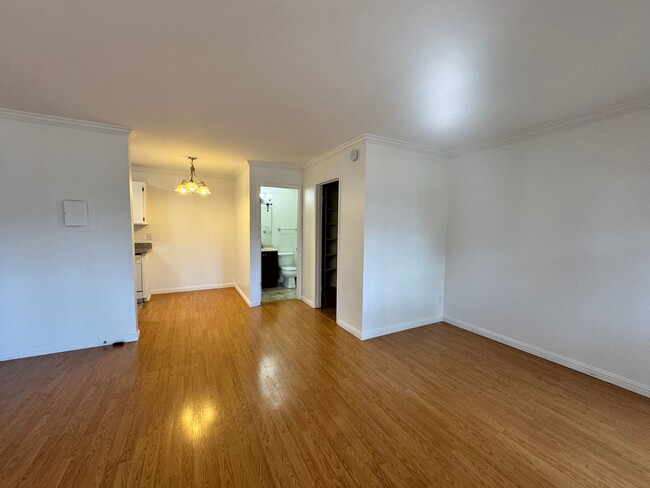 Building Photo - Top-Floor Studio at Peninsula Place - San ...