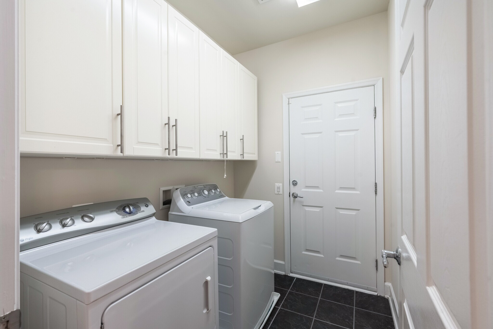 WASHER/DRYER - 8934 Yellow Daisy Pl