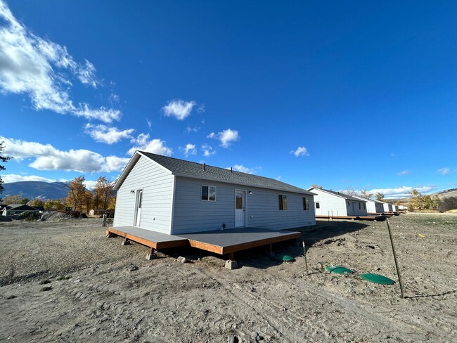 Building Photo - BRAND NEW Florence home