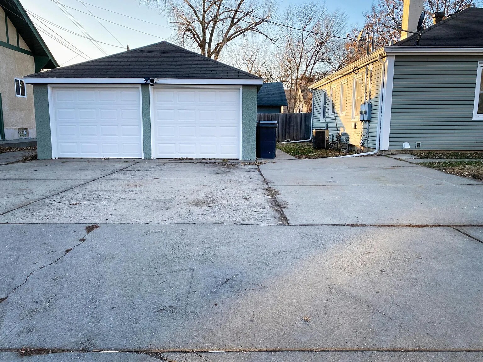 Building Photo - 1919 E 38th St