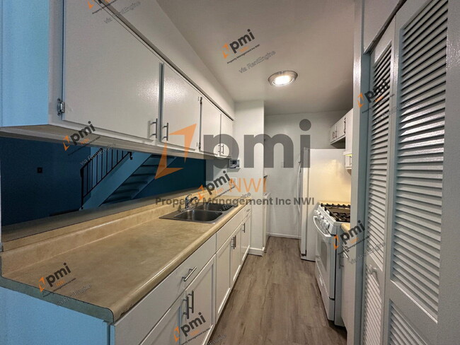Building Photo - 6974 Fillmore Dr