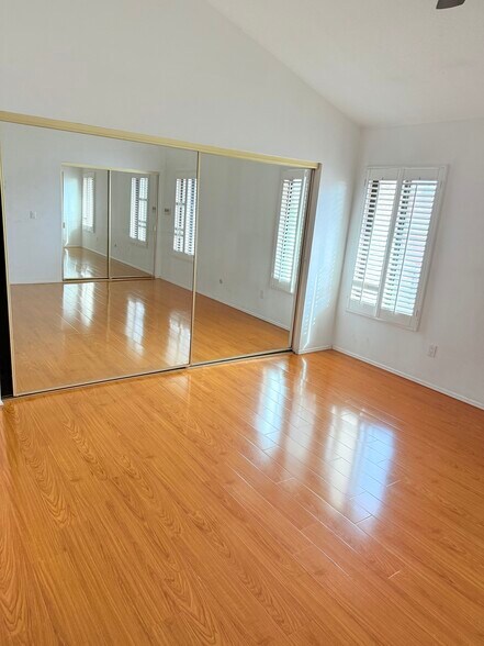 bedroom 2 - 6031 Lindley Ave