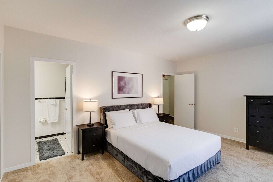 Building Photo - 112 W University Pkwy