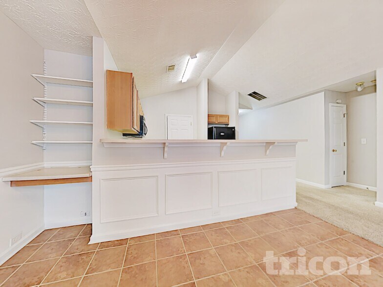 Building Photo - 613 Shadow Lake Dr