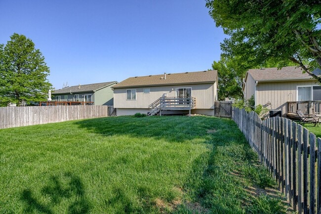 Building Photo - Must See 3 Bedroom In Coyote Run!!