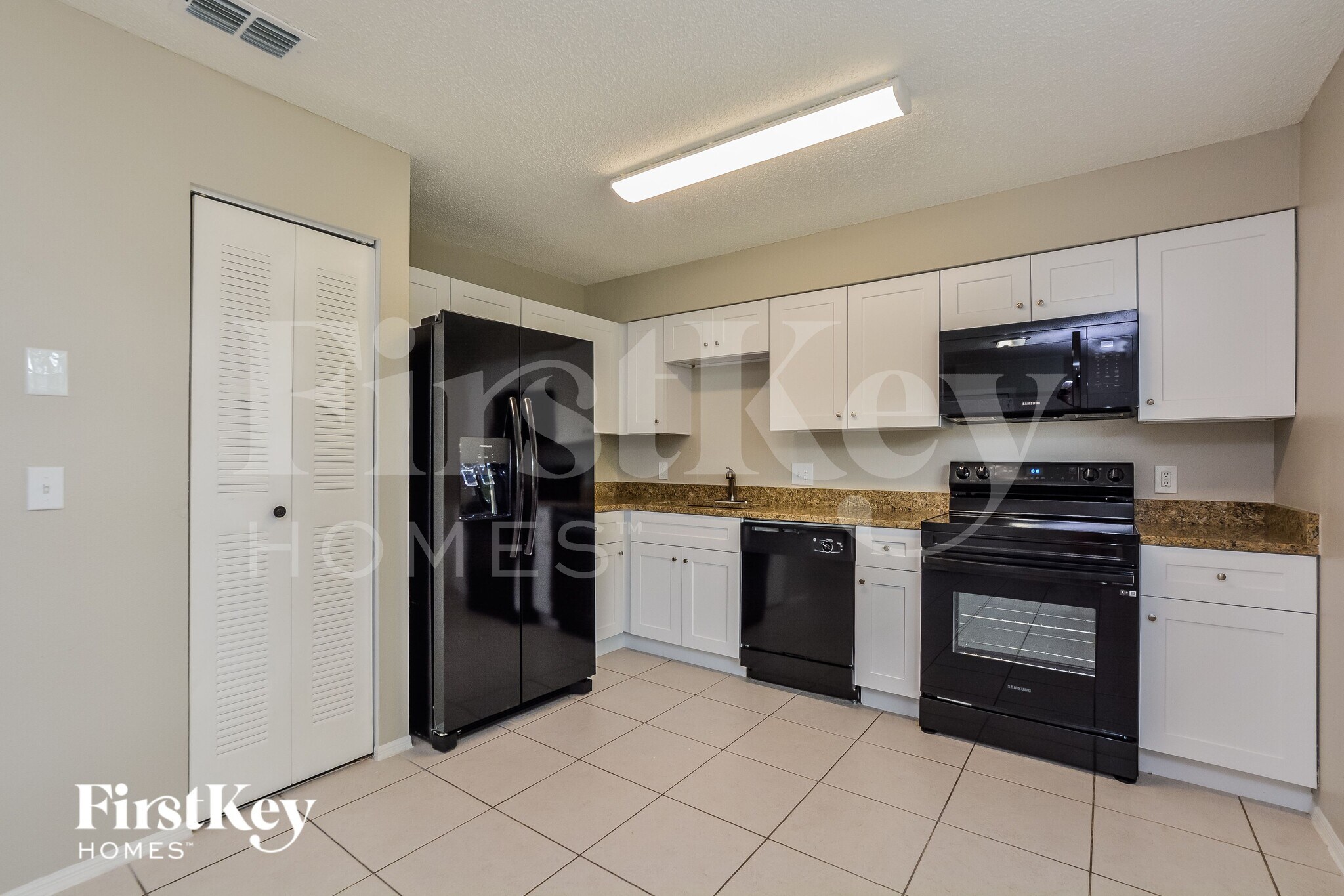 Building Photo - 2927 Arrendonda Dr