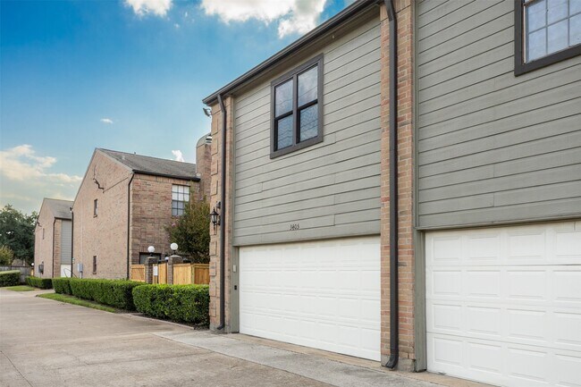 Building Photo - 9800 Pagewood Ln