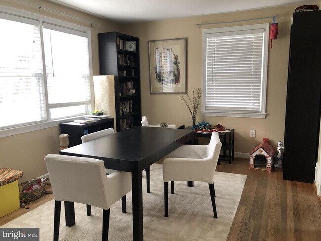 Building Photo - 10119 Greeley Ave