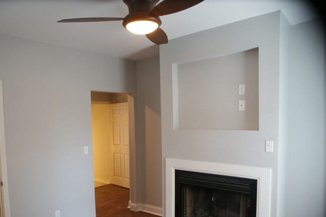 Building Photo - 4158 W Pine Blvd
