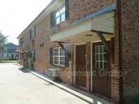 Building Photo - 309 Ashlawn Dr