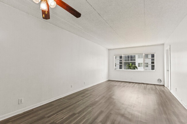 Building Photo - 4500 N Flagler Dr