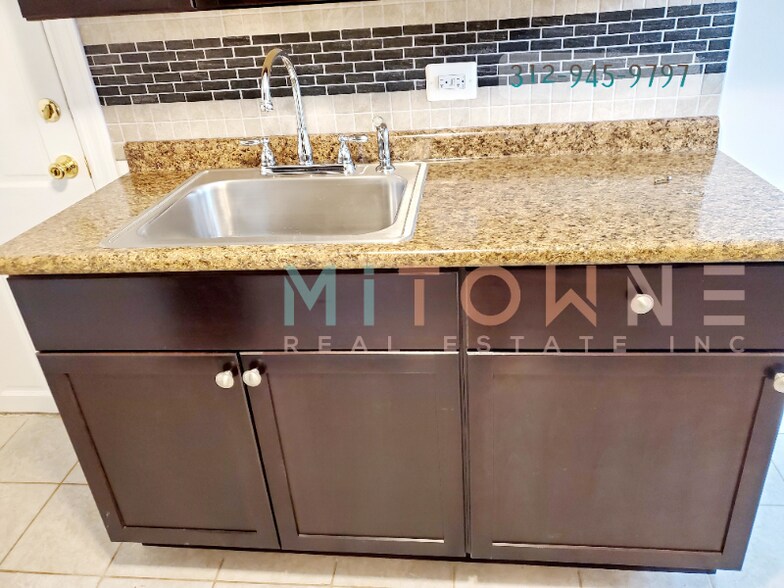 Building Photo - 1346 Chase