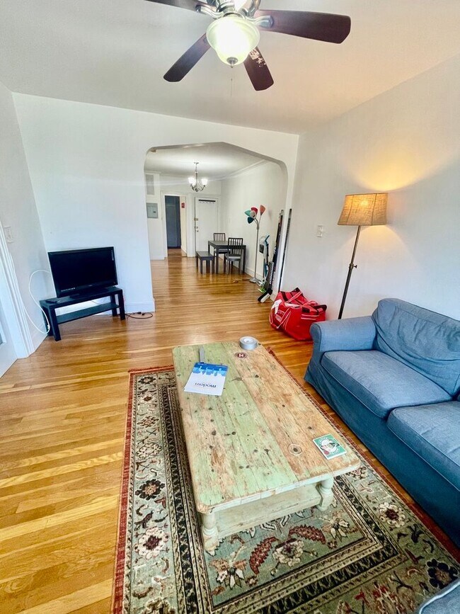 Building Photo - 9/1 No Fee!- Sunny upper floor 2BR - w/d i...
