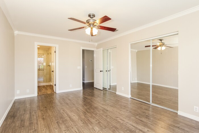 Building Photo - 7712 W Behrend Dr