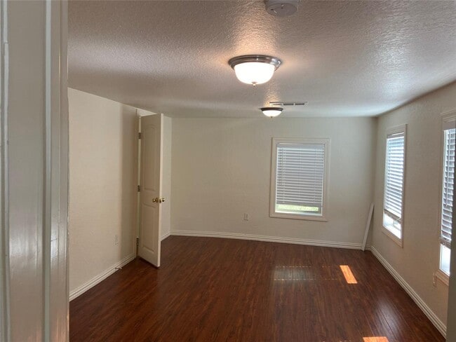 Building Photo - 540 Magnolia St