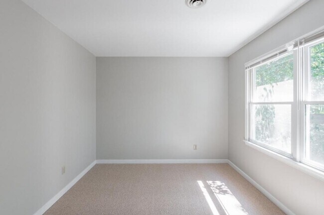 Building Photo - 8915 Castle Point Dr