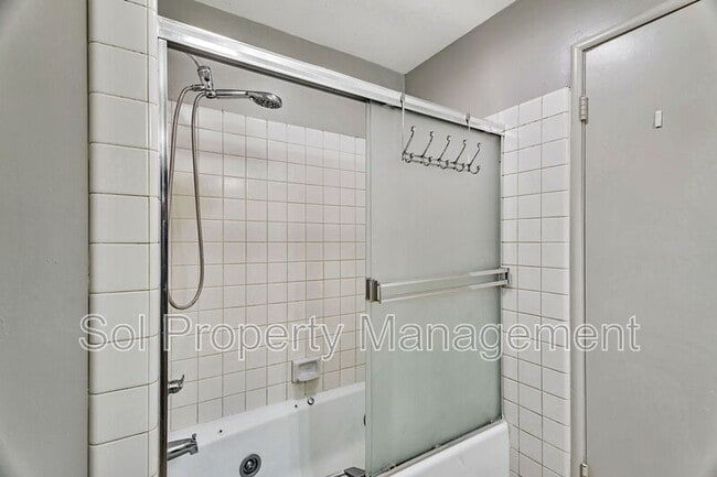 Building Photo - 1401 Laurent St