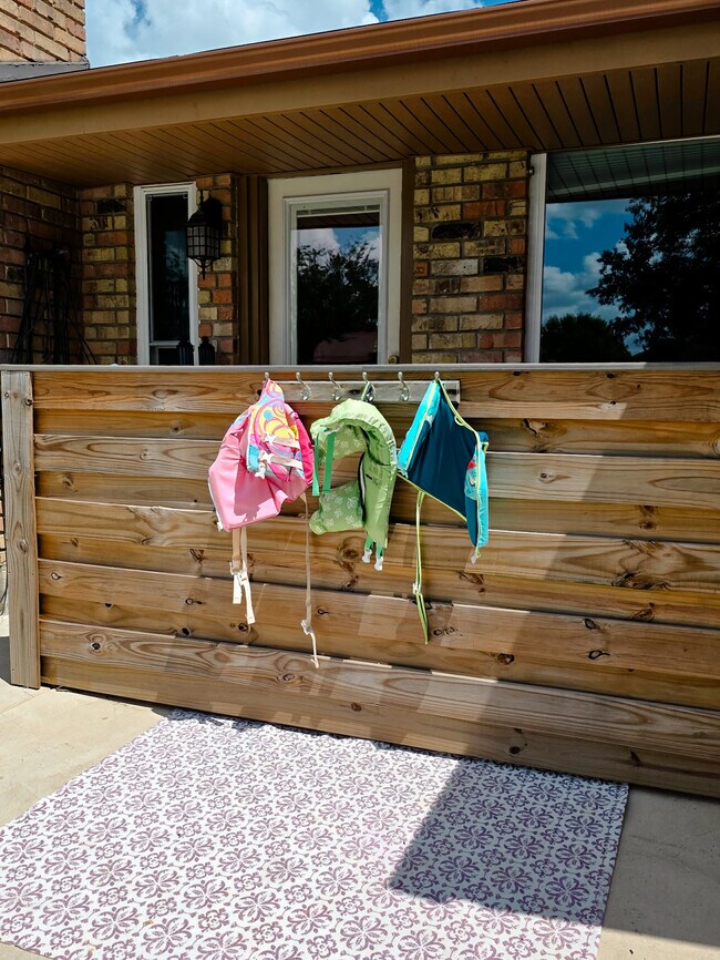 Building Photo - 4305 Temple Hill