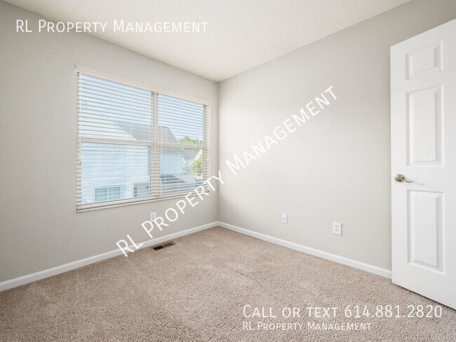 Building Photo - Spacious 3 bedroom 2.5 bathroom condo in W...