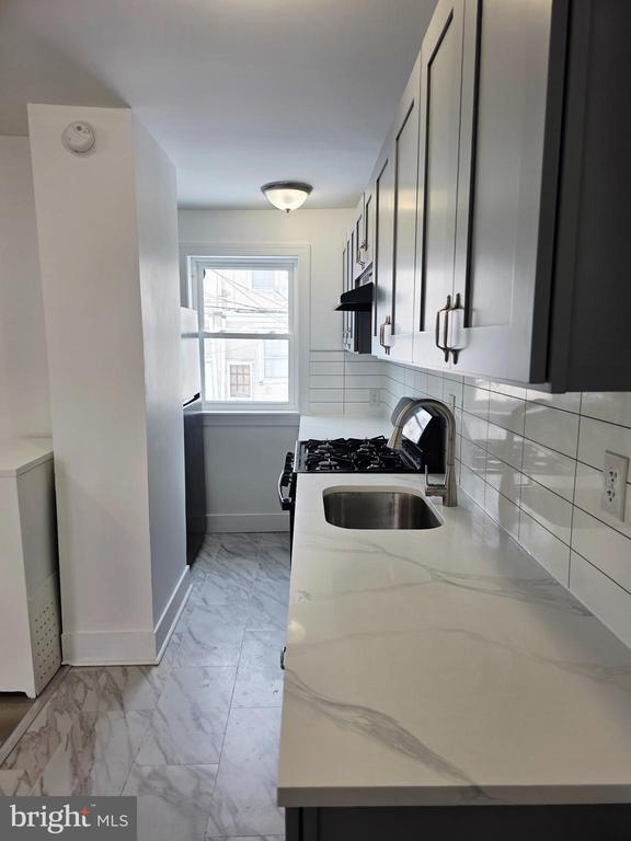 Building Photo - 6965 Clinton Rd