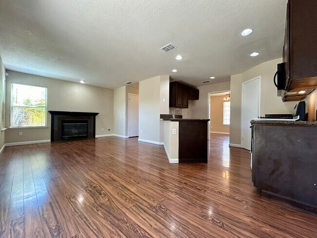 Building Photo - Beautiful Home For Rent in Antelope! Pets ...