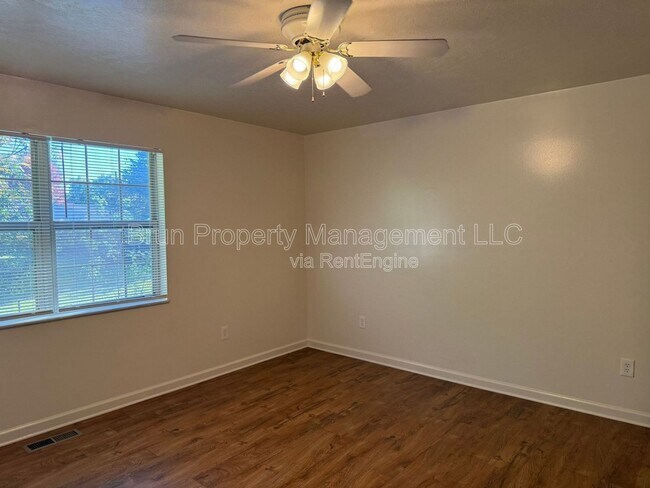 Building Photo - 5036 Willoway Dr