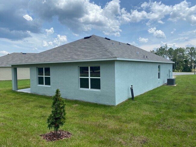 Building Photo - Desirable SE Ocala Neighborhood - Lake Dia...