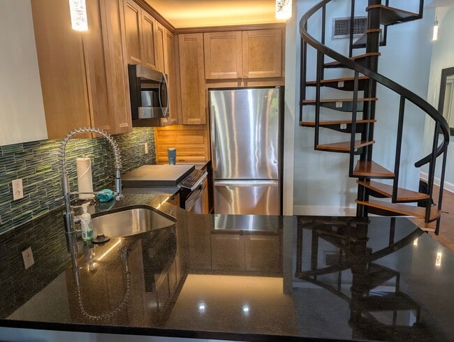 Building Photo - Elegant Old Town Condo - Your Key West Oasis