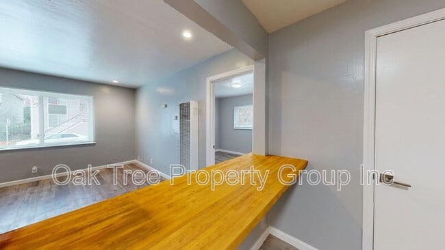 Building Photo - 824 15th St