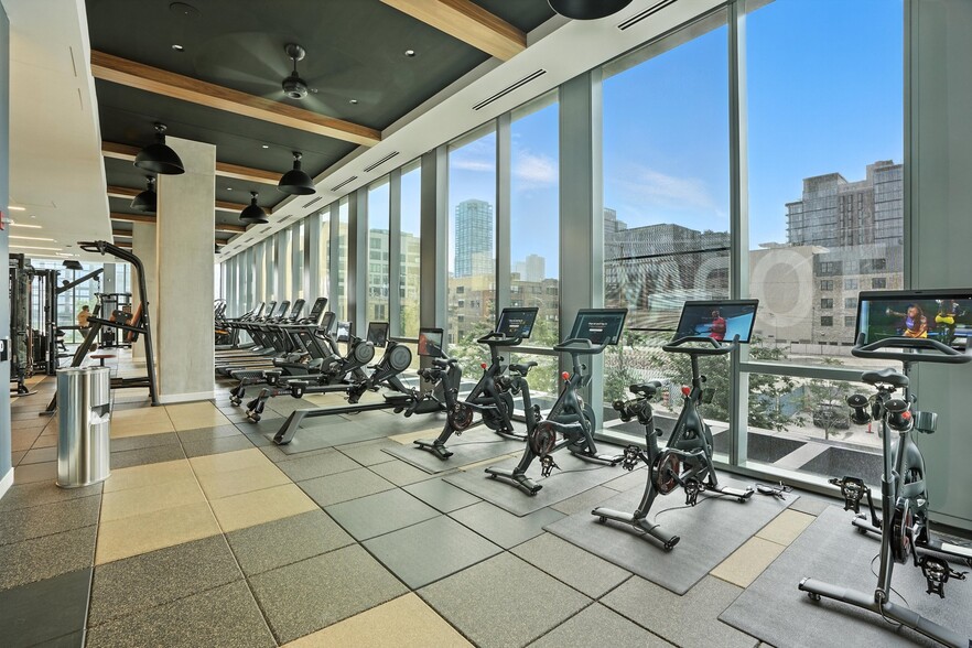 Building Photo - 1119 W Carroll Ave