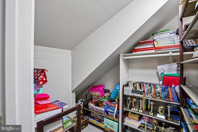 Building Photo - 1309 McLean Crest Ct