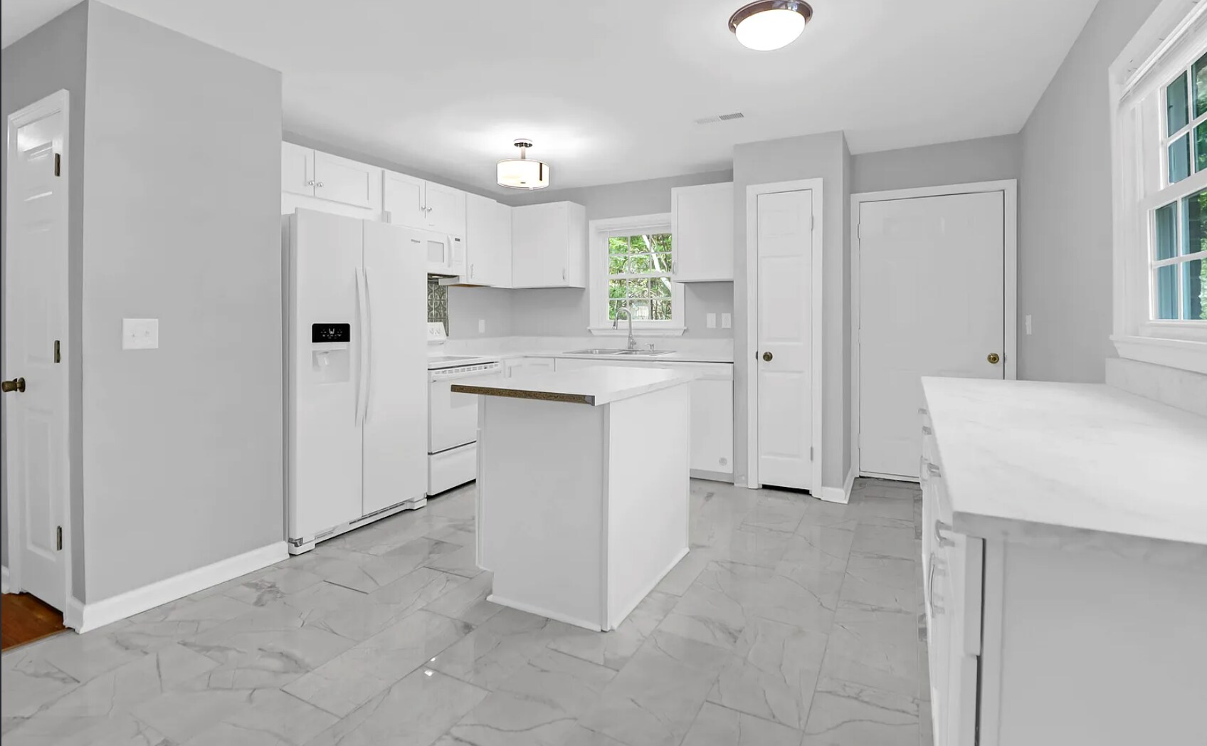Building Photo - 1203 Happyland Blvd