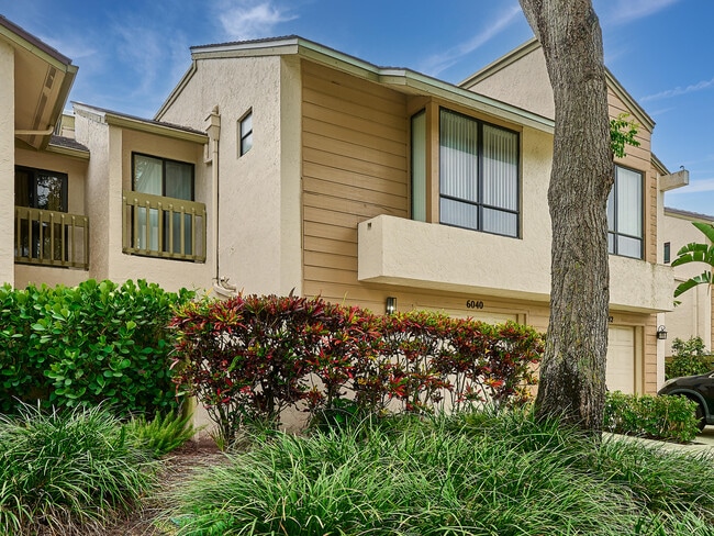 Building Photo - 6040 Glendale Dr