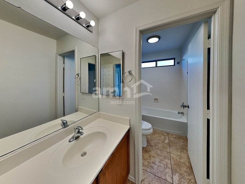 Building Photo - 15218 N Honcho Ct