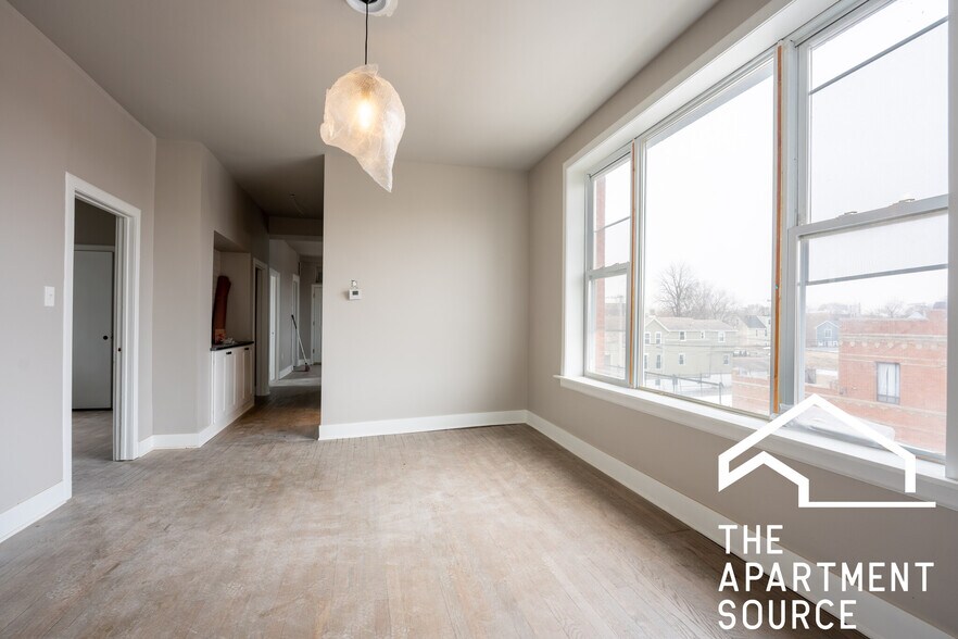 Building Photo - 3237 W Armitage Ave