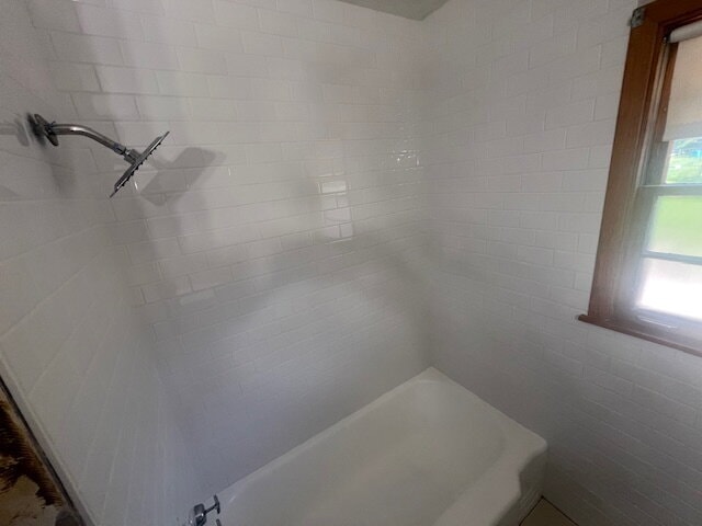 Building Photo - Updated 5-Bedroom Roseville Home with Yard...