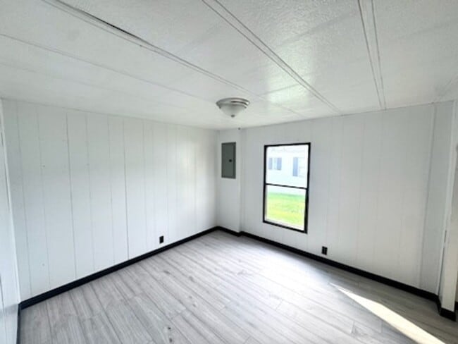 Building Photo - 120 Bright Rd