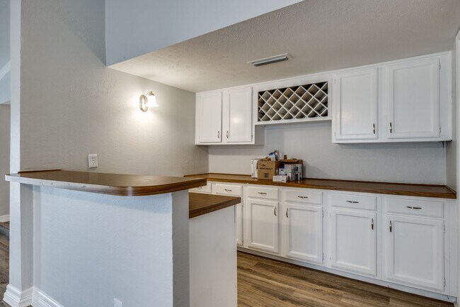Building Photo - Spacious 4BD Home with Stunning Landscape ...