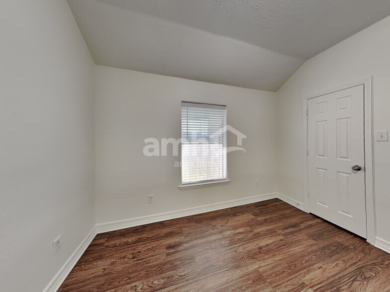 Building Photo - 1830 Arrowhead Ct