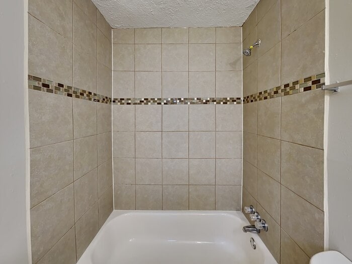 Building Photo - 809 Lochmoor Ln