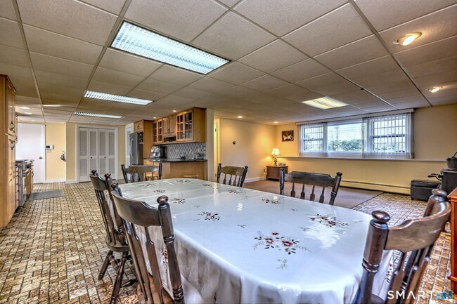 Building Photo - 4565 Madison Ave