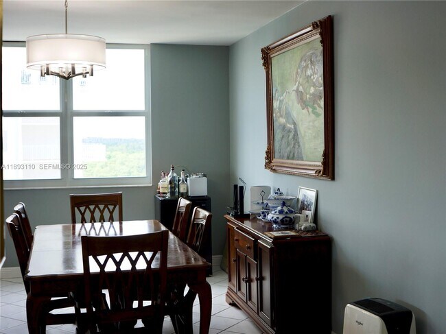 Building Photo - 300 Bayview Dr