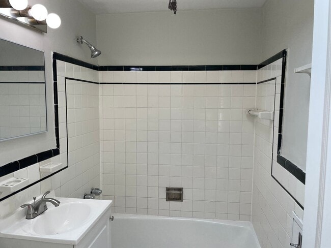 Building Photo - Charming 3-Bedroom Home in Tacony Available Now!