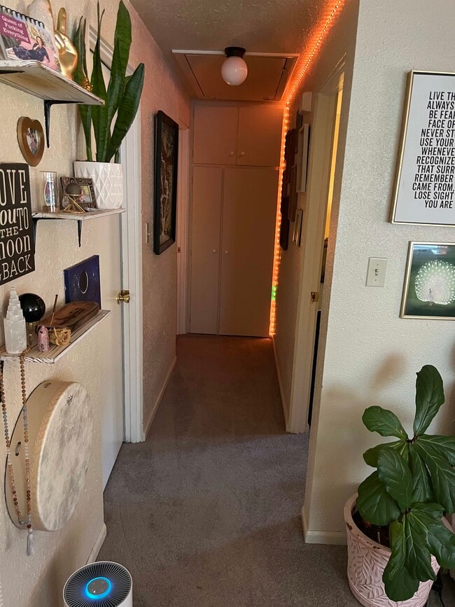 Building Photo - Lake Louise Dr SW