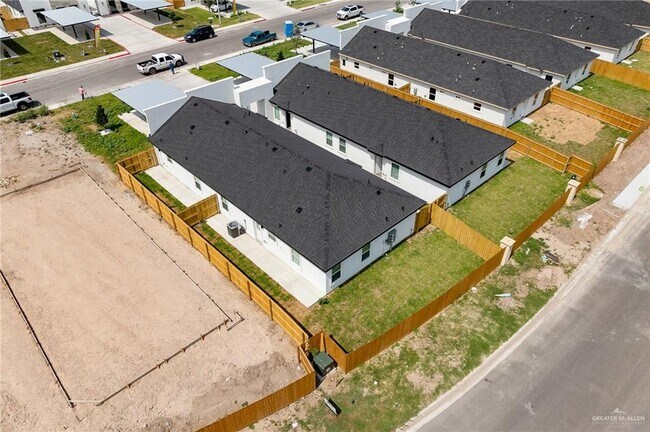 Building Photo - 2107 Cassandra St