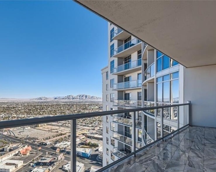 Living room balcony - 200 W Sahara Ave
