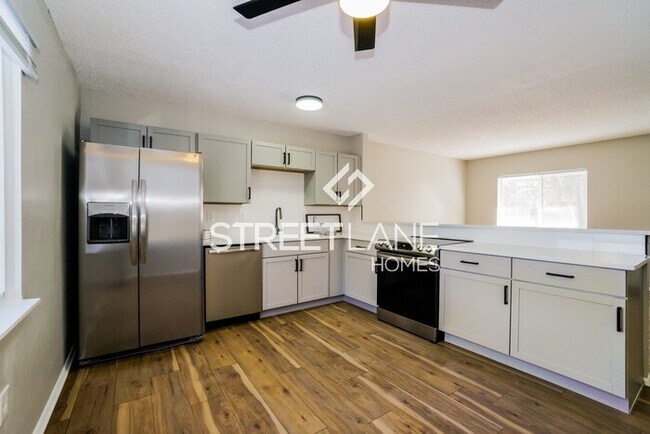Building Photo - Spacious 4 bedroom home in Columbus!