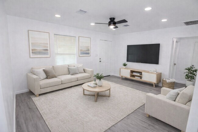 Building Photo - 9210 St Lo Rd